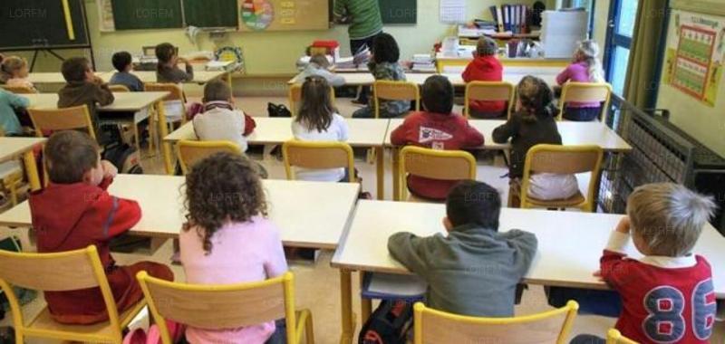 Longwy : les parents d'élèves distribuent des tracts contre les fermetures de classes
