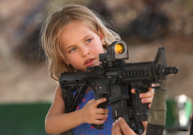 Moselle : des enfants armes à la main à l'école lors d'un "atelier découverte"