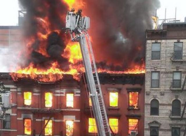 New-York : quatre personnes blessées grièvement après un violent incendie