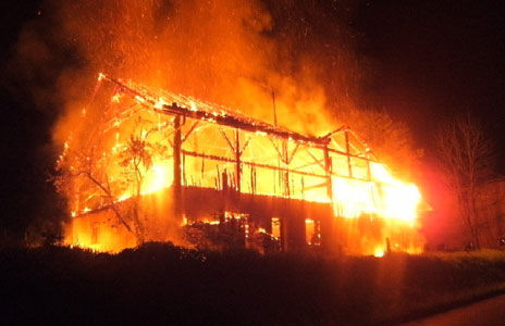 Rodalbe : un hangar agricole ravagé par les flammes en pleine nuit