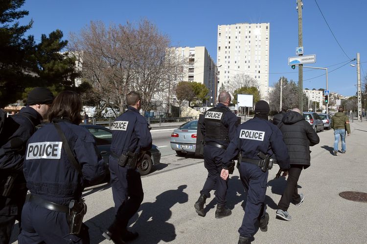 Tirs de kalachnikov à Marseille : l'enquête se poursuit