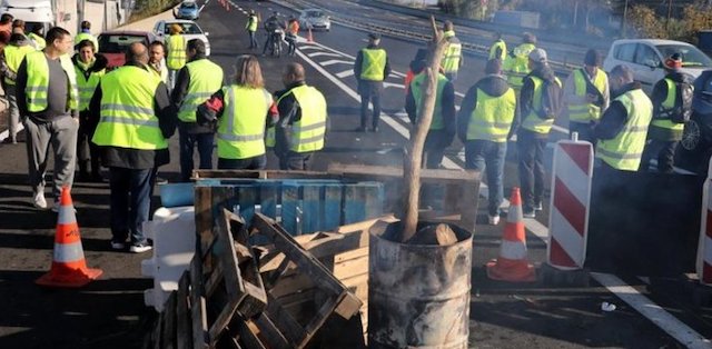 Un chauffeur routier grièvement blessé par un gilet jaune dans la Meuse