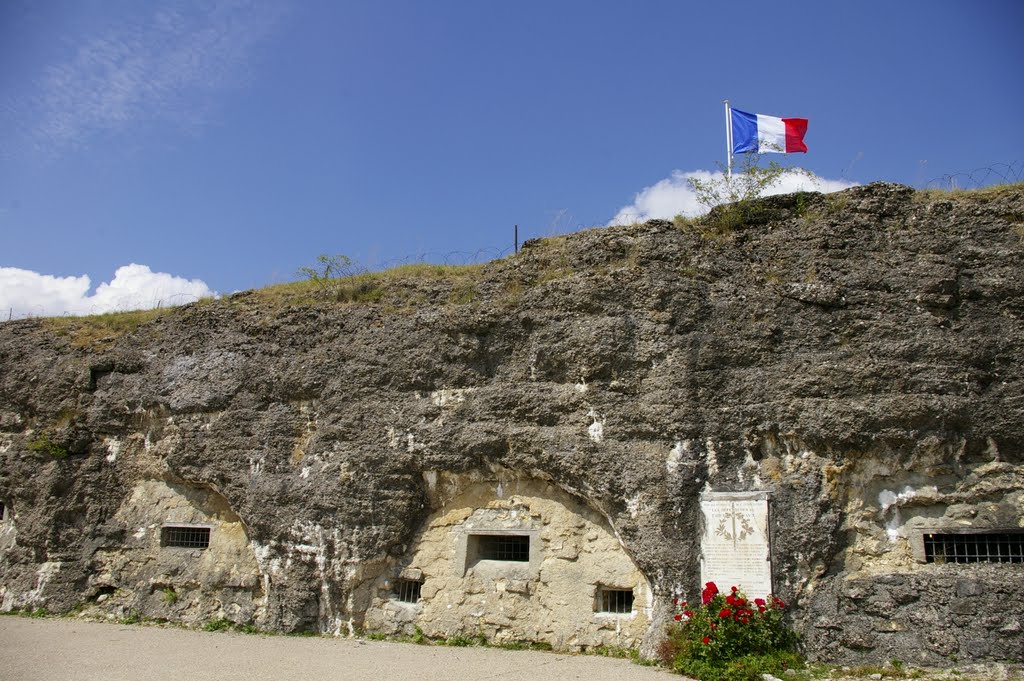 Un jeune touriste allemand fait une chute de 20 mètres dans la Meuse
