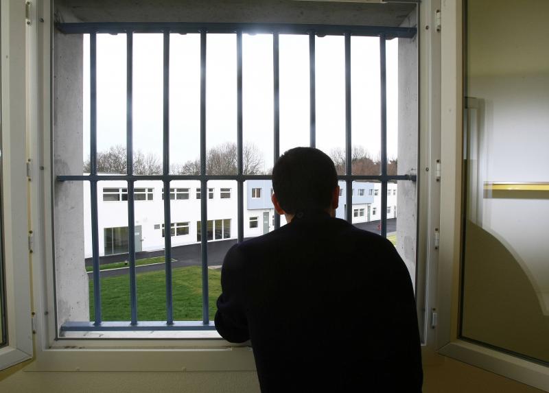 Une mère soupçonnée d'avoir livré sa fille à un pédophile libérée grâce à une erreur de fax